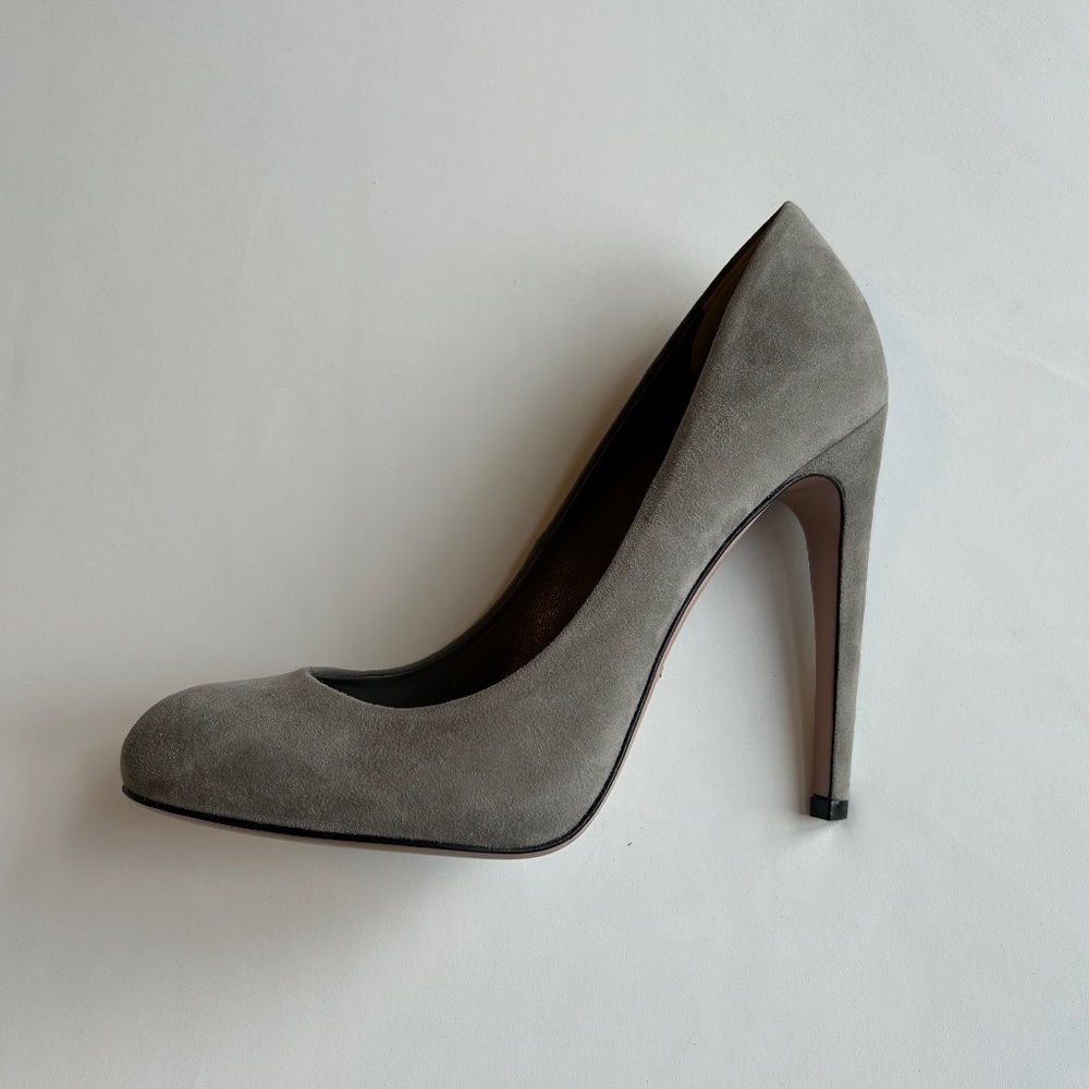 GUCCI Women’s Pumps, US 7 EU 38 Gray Suede High Heels, Round Toe, Made in Italy
